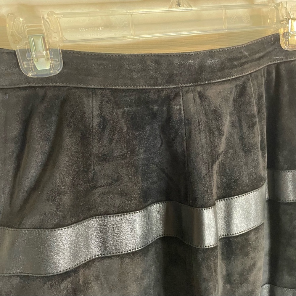 Vintage Saint Laurent Black Suede Mini Skirt with Leather Stripes Size 36 ~ US 6 - Picture 7 of 8